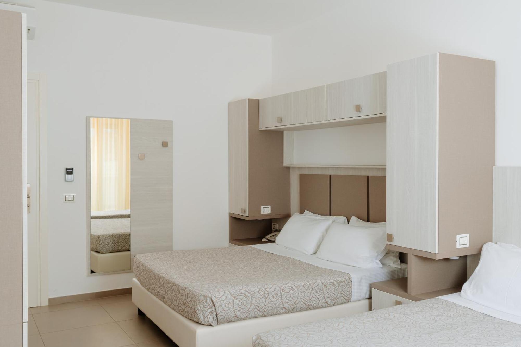 Caravel Hotel