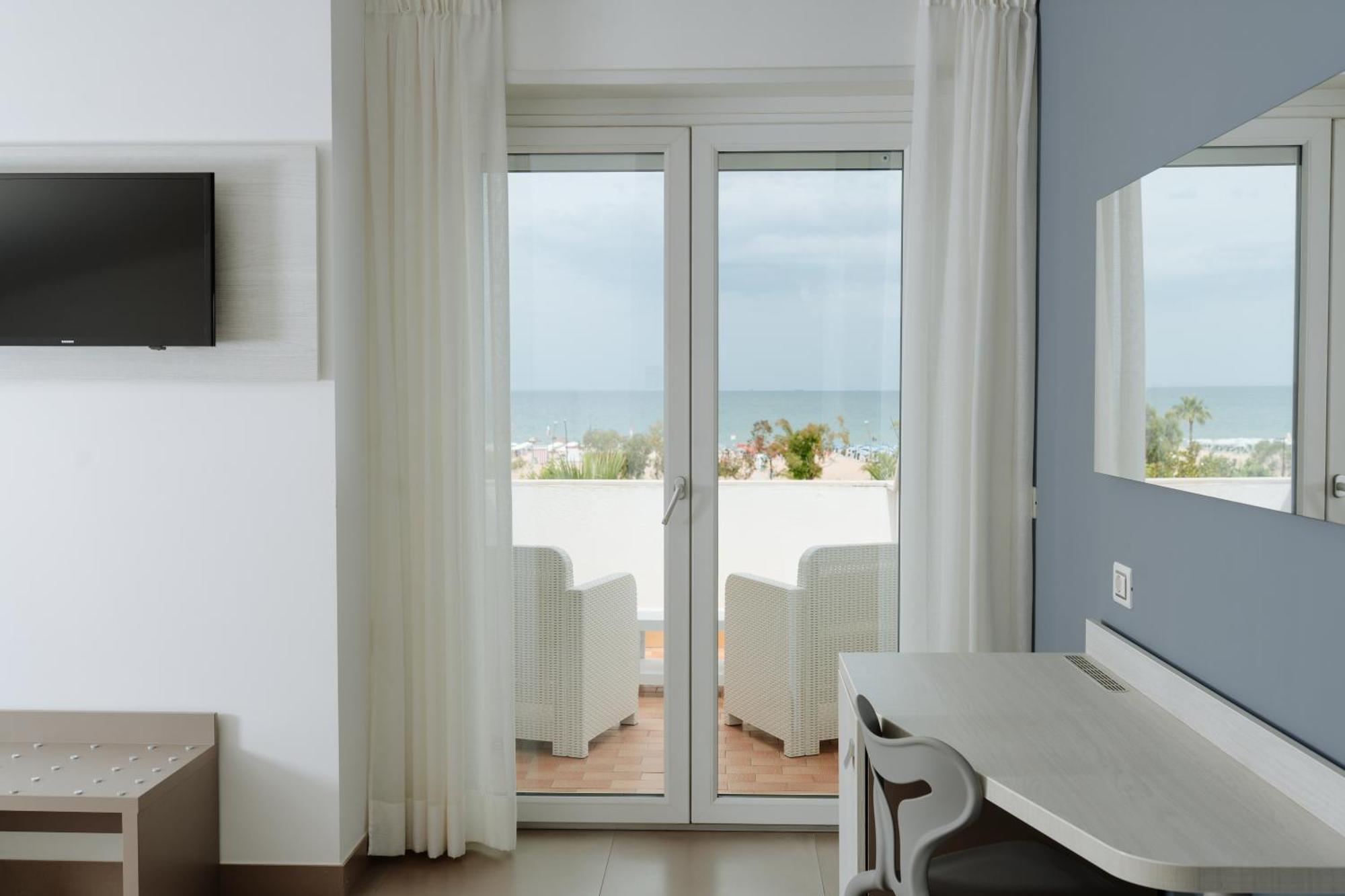 Caravel Hotel