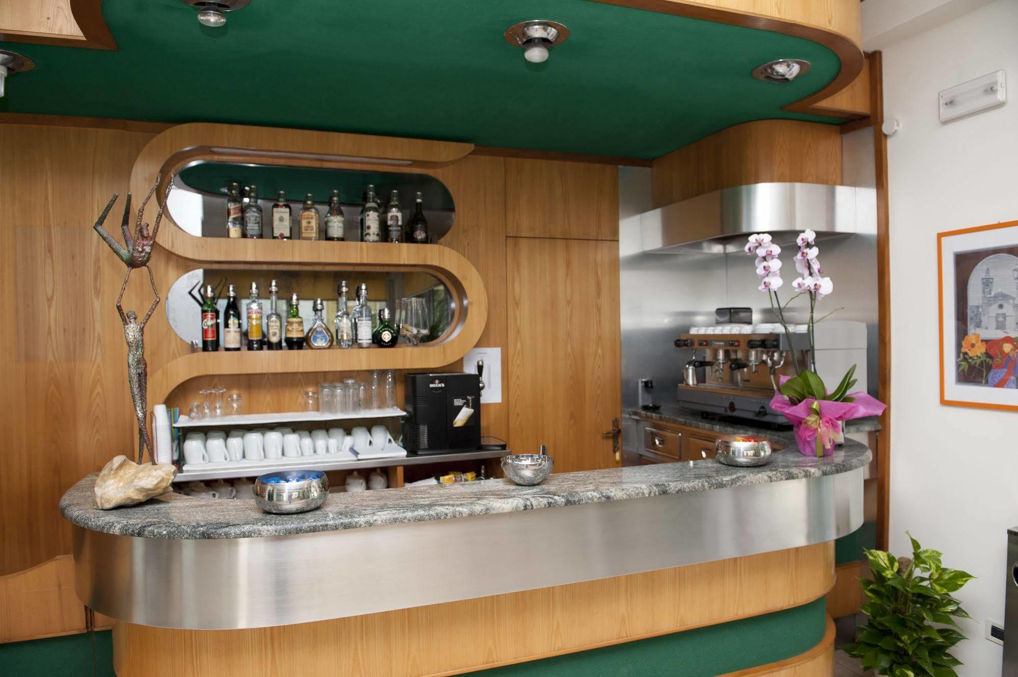 Caravel Hotel 3*
